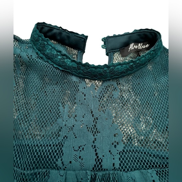 Alice Blue Small Filbert Lace Overlay Blouse Top Keyhole Button Neck Back BC - Picture 4 of 10